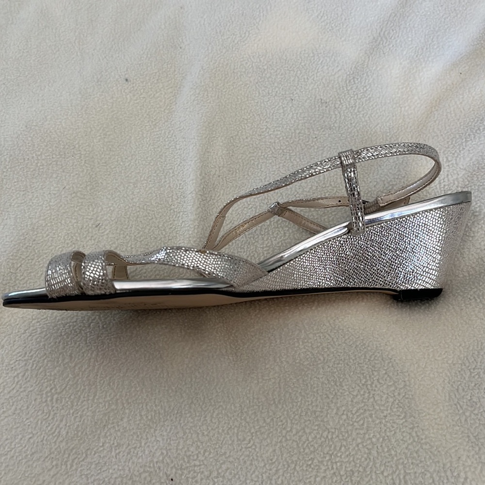 Caparrós silver size 8B women’s wedge heel shoe, barely worn, in good co… - Picture 4 of 8